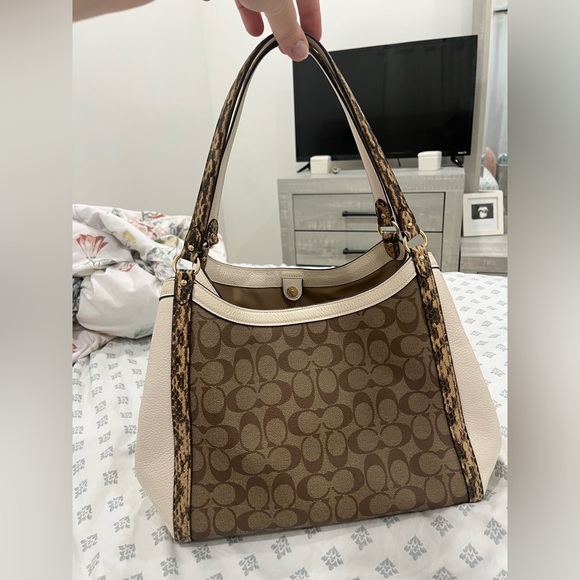 Coach shoulder bag 👜 - Picture 2 of 9